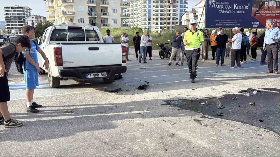 Kamyonetle Çarpışan Motosikletli Ağır Yaralandı
