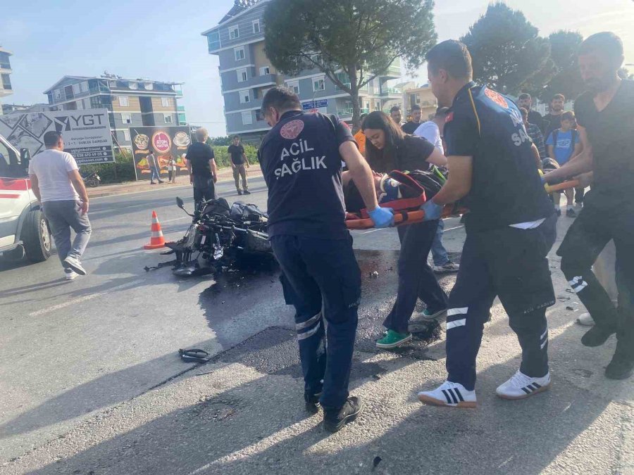 Kamyonetle Çarpışan Motosikletli Ağır Yaralandı
