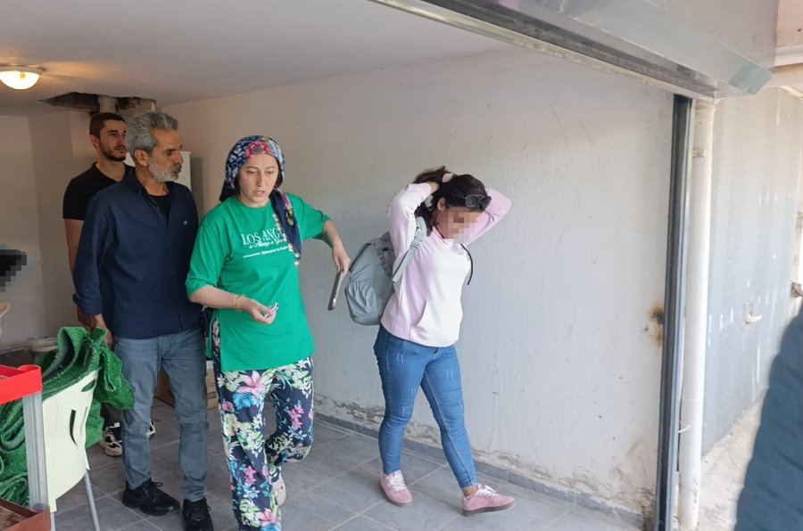 Hırsızlık İhbarına Giden Polis, Özel Garajda 5 Aylık Bebekle Annesini Buldu