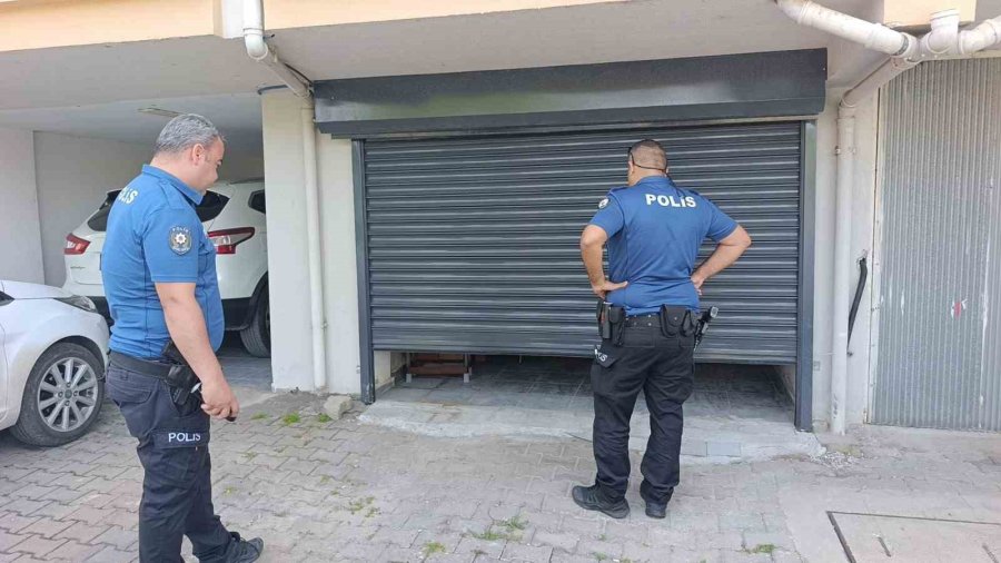 Hırsızlık İhbarına Giden Polis, Özel Garajda 5 Aylık Bebekle Annesini Buldu