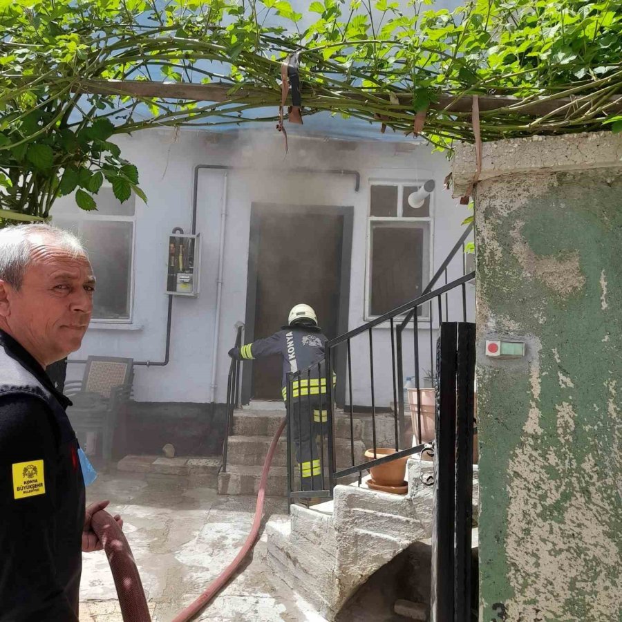 Evdeki Yangın Çevreye Sıçramadan Söndürüldü