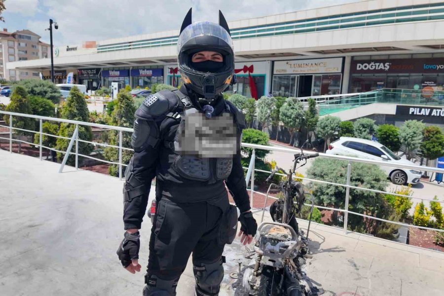 Alev Alev Yanan Motosiklete Motosikletli Kuryeden Müdahale