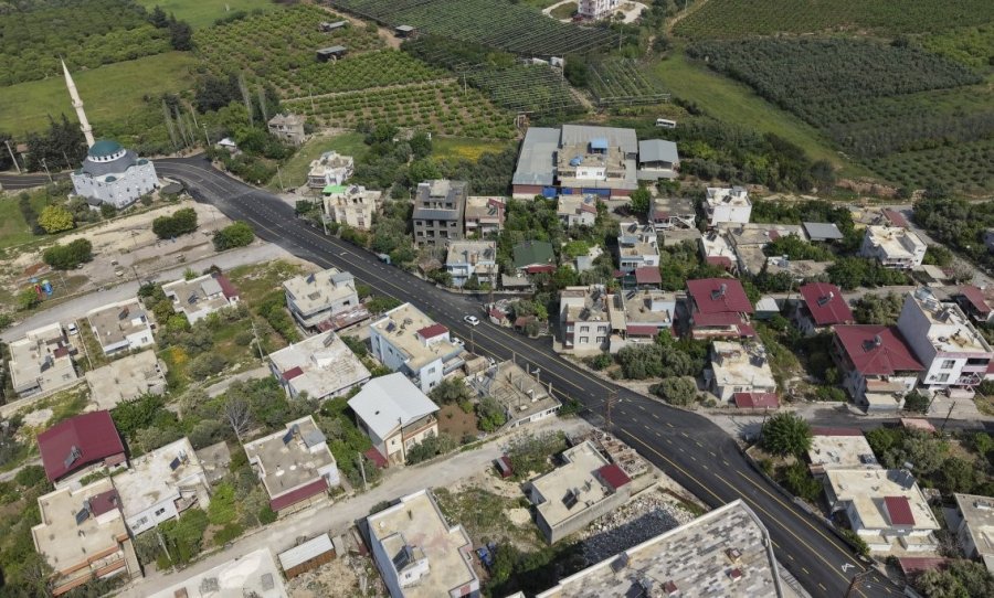 Silifke’de Yollar Sıcak Asfaltla Yenilendi