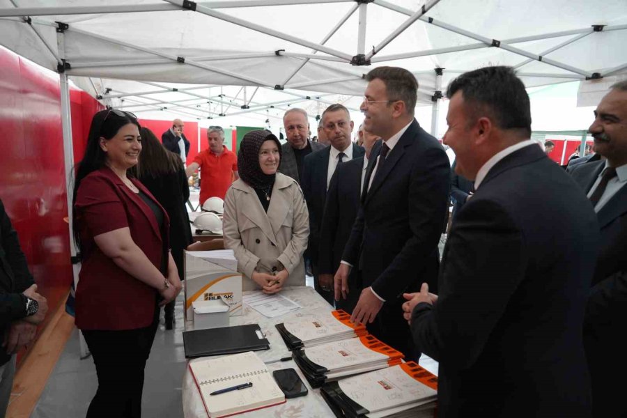 Niğde’de Kariyer Ve İstihdam Buluşmasına Yoğun İlgi