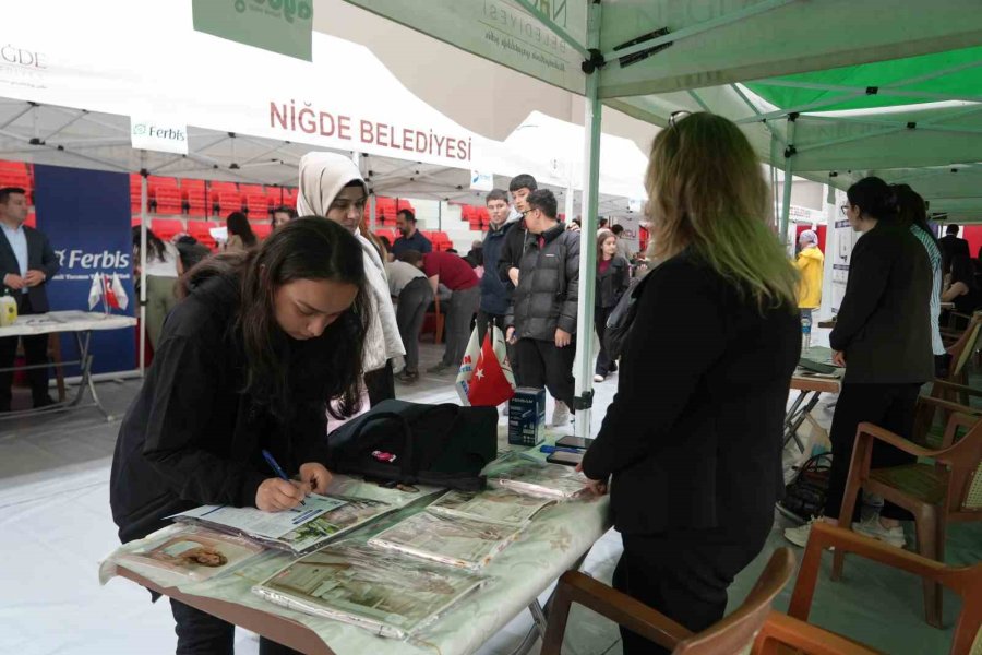 Niğde’de Kariyer Ve İstihdam Buluşmasına Yoğun İlgi