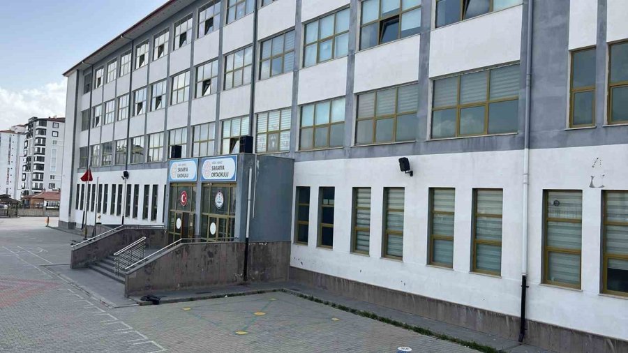 Niğde’de 27 Öğrenci Yedikleri Yemekten Rahatsızlandı