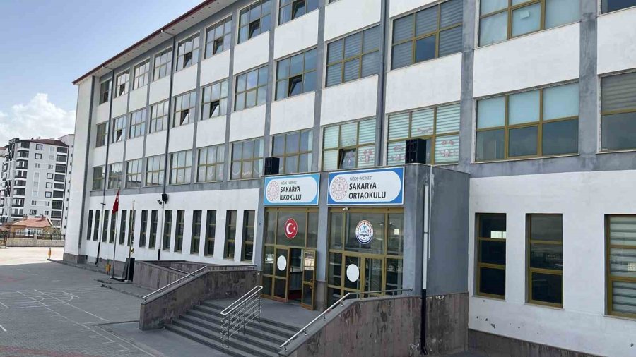 Niğde’de 27 Öğrenci Yedikleri Yemekten Rahatsızlandı