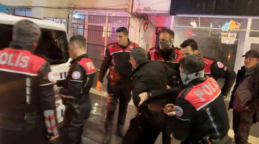 Polisin Yağmur Altında Alkollü Sürücü Ve Arkadaşı İle İmtihanı Kamerada