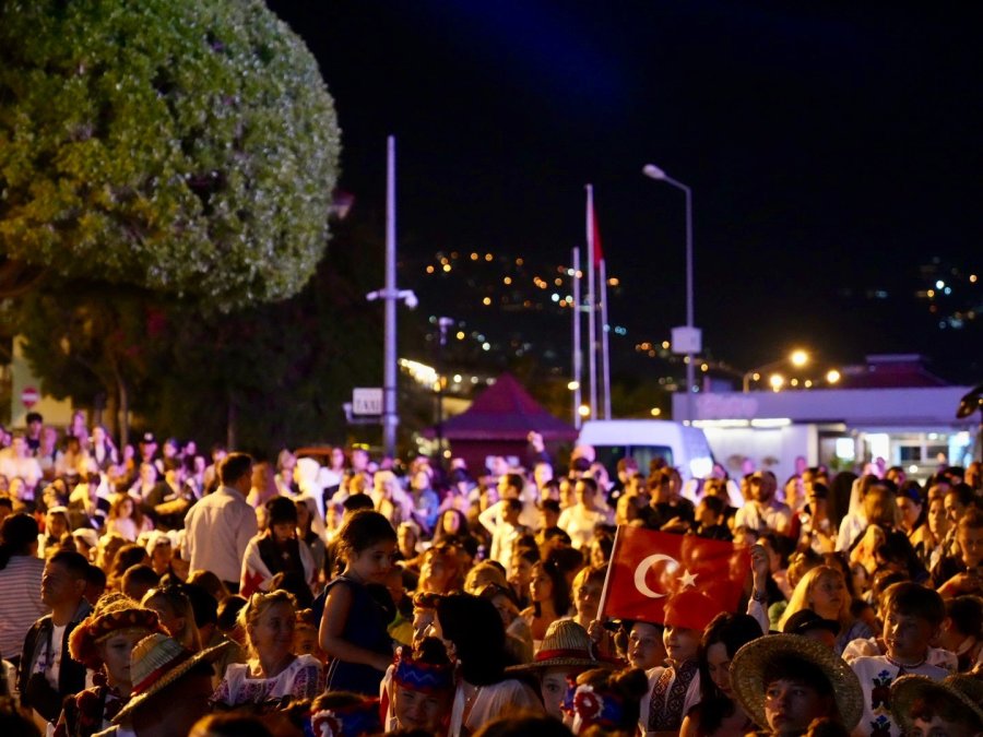 Alanya’da Kültürleri Buluşturan Dans Ve Müzik Şöleni Başladı