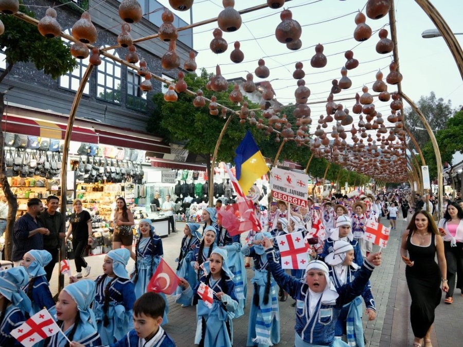 Alanya’da Kültürleri Buluşturan Dans Ve Müzik Şöleni Başladı