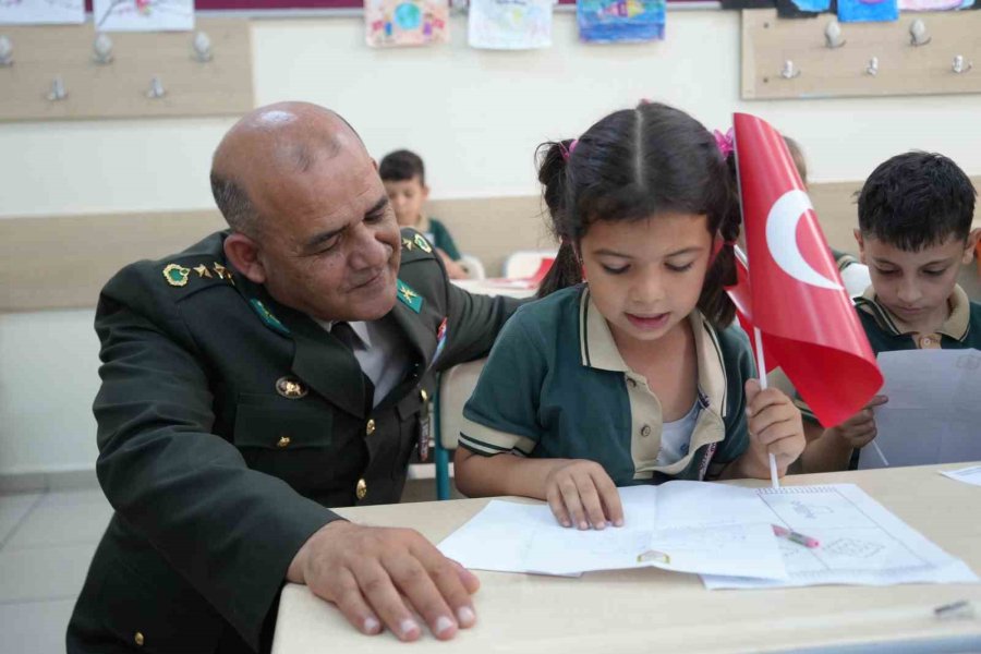 Antalya’da Minikler İlk Mektuplarını Mehmetçiğe Yazdı: "iyi Ki Varsın"