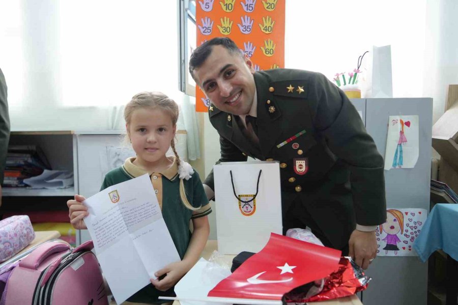 Antalya’da Minikler İlk Mektuplarını Mehmetçiğe Yazdı: "iyi Ki Varsın"