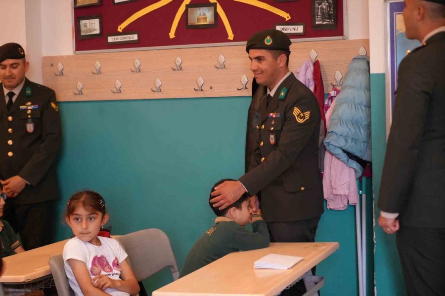 Antalya’da Minikler İlk Mektuplarını Mehmetçiğe Yazdı: "iyi Ki Varsın"