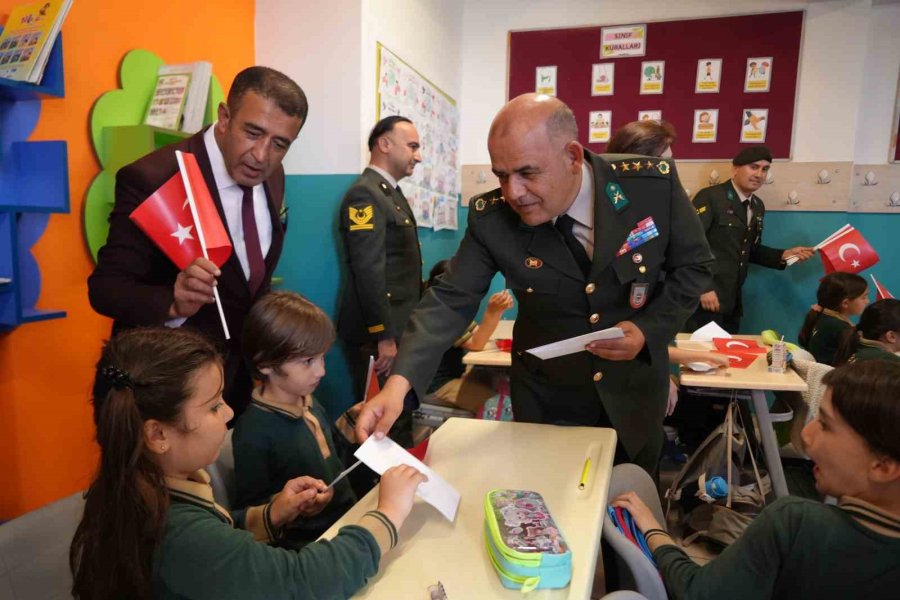 Antalya’da Minikler İlk Mektuplarını Mehmetçiğe Yazdı: "iyi Ki Varsın"