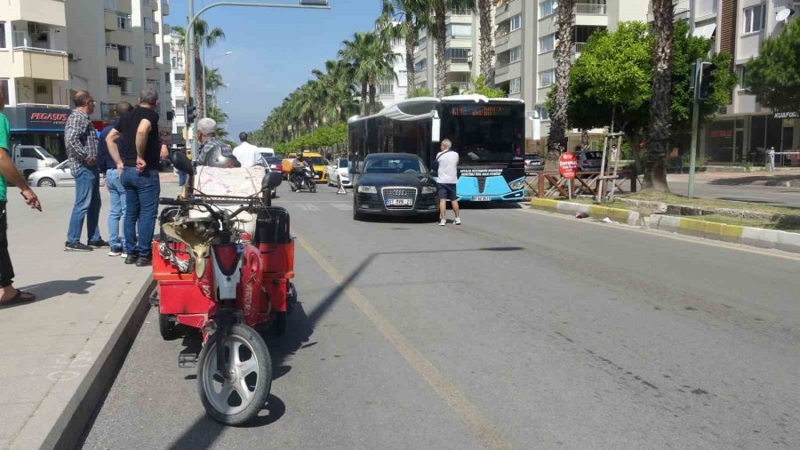 Yaya Yolunu Kullanan 3 Tekerli Motosiklet İle Otomobil Çarptıştı: 1 Yaralı