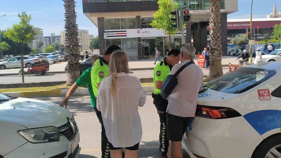 Yaya Yolunu Kullanan 3 Tekerli Motosiklet İle Otomobil Çarptıştı: 1 Yaralı