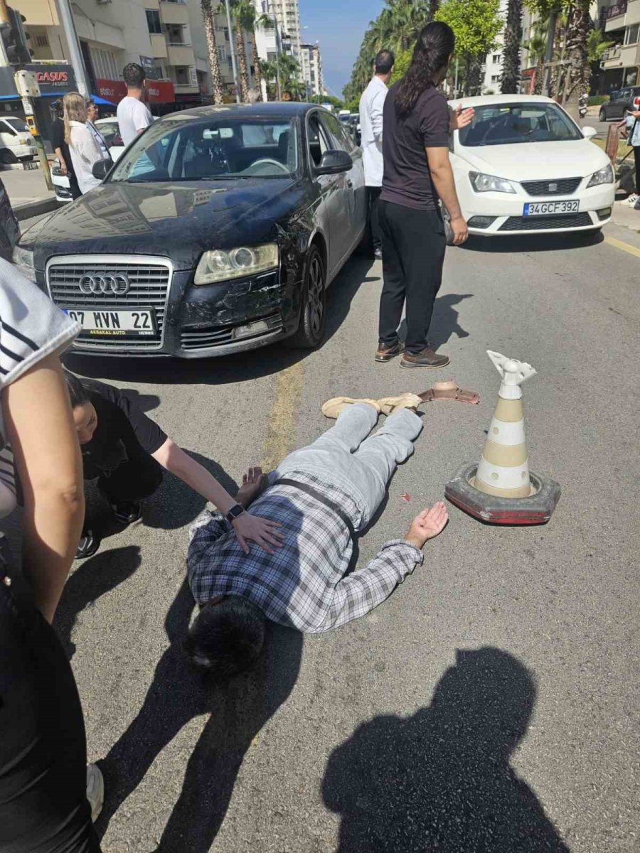 Yaya Yolunu Kullanan 3 Tekerli Motosiklet İle Otomobil Çarptıştı: 1 Yaralı