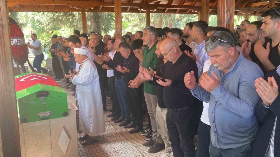 Girdiği Denizde Hayatını Kaybeden Genç Hakem Son Yolculuğuna Uğurlandı