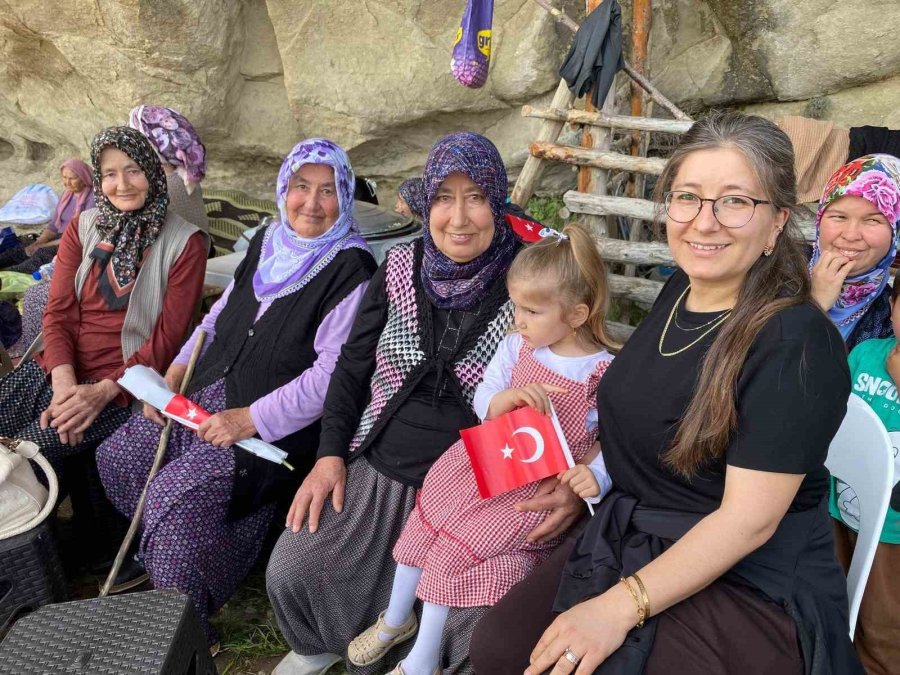 Aserin Kayası Eşsiz Manzarasıyla Dikkat Çekiyor