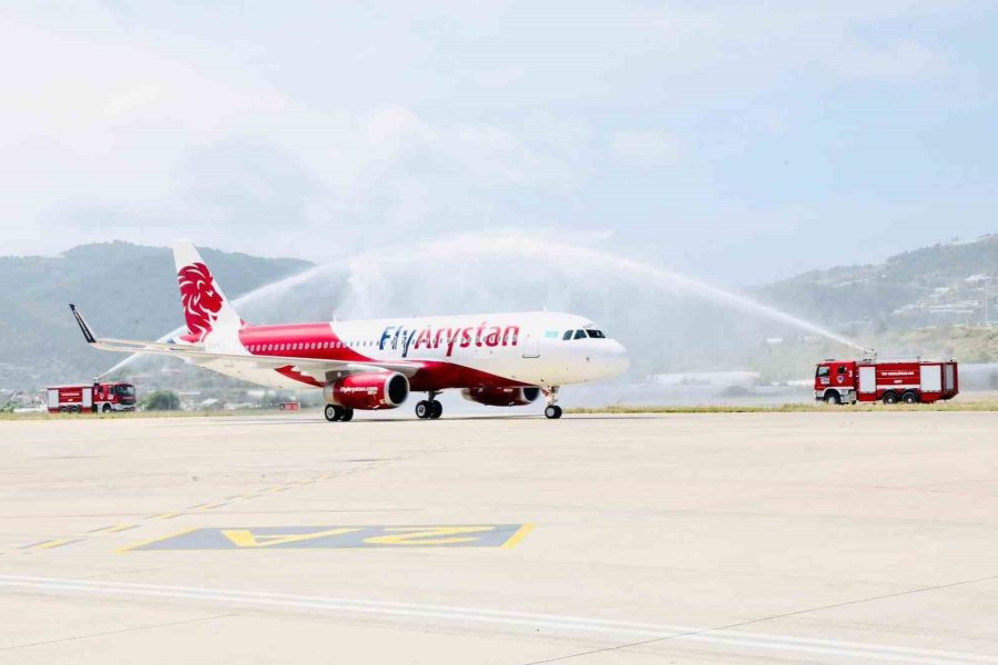 Almatı’dan Gazipaşa-alanya Havalimanına İlk Uçak Seferi "su Takı" Seremonisiyle Karşılandı