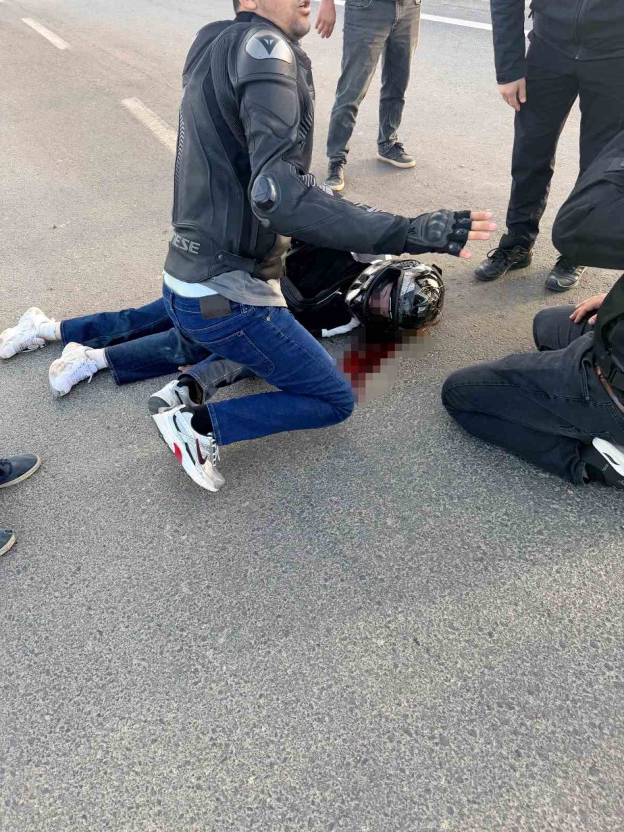 Motorsiklet Devrildi, Sürücü Ağır Yaralandı
