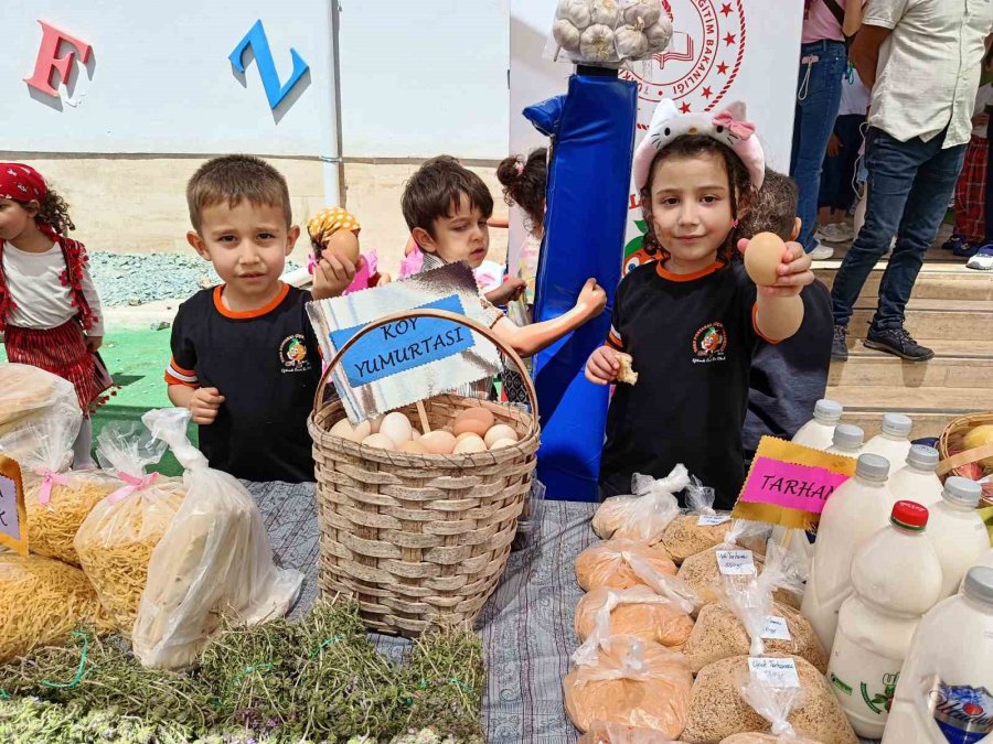 Gazzeli Çocuklar İçin Okul Bahçesini Semt Pazarına Dönüştürdüler