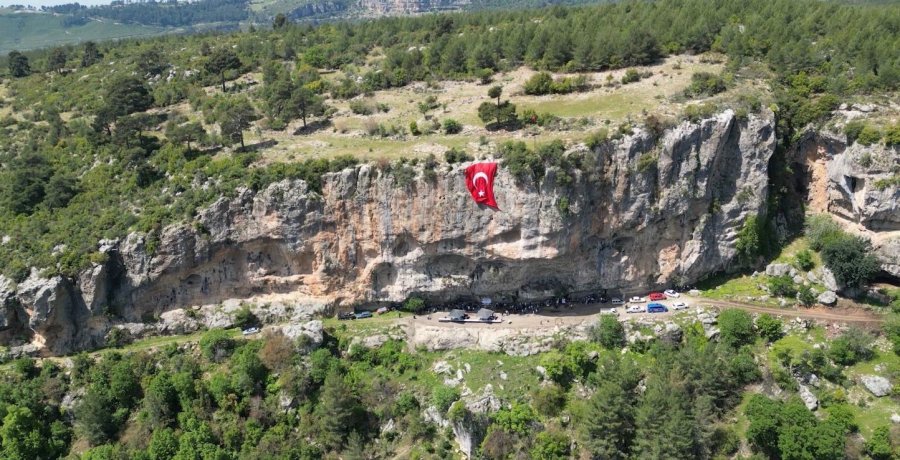 Aserin Kayası Eşsiz Manzarasıyla Dikkat Çekiyor