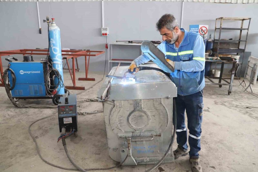 Akdeniz’de Eski Konteynerler Yenilenerek Hizmete Kazandırılıyor