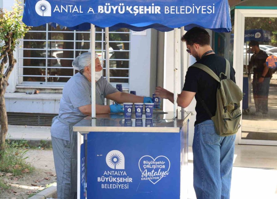 Büyükşehir’den Üniversite Öğrencilerine Final Haftası Boyunca Sıcak Çorba İkramı