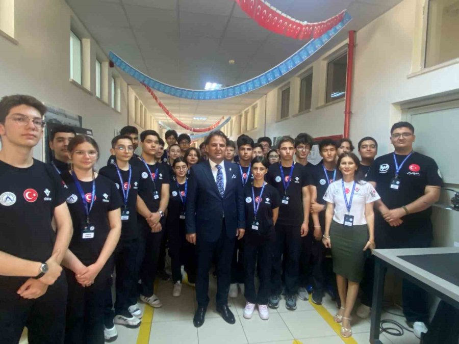 Aksu Uçak Bakım Lisesi’nde Bilim Fuarı Açıldı