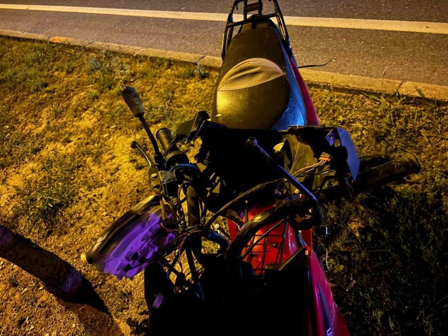 Antalya’da Kontrolden Çıkan Motosikletin Sürücüsü Hayatını Kaybetti