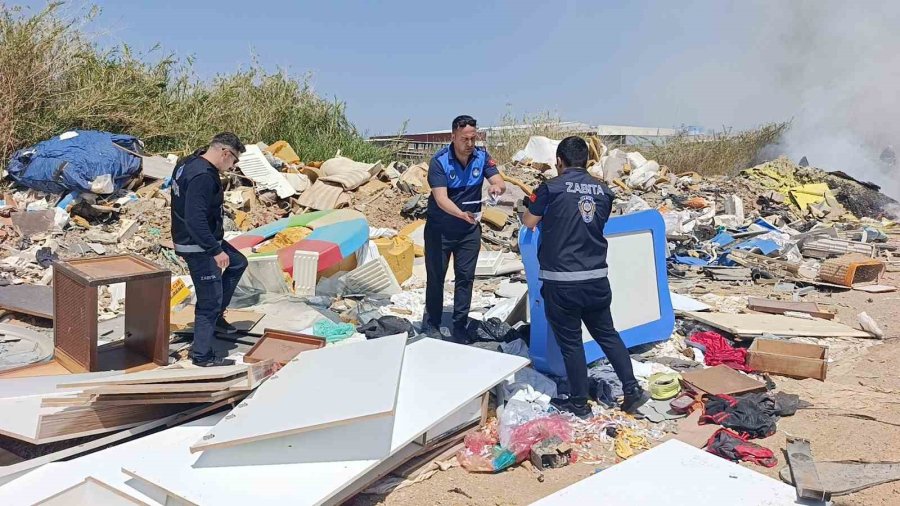 Boş Araziye Dökülen Çöplerin Sebep Olduğu Yangın Korkuttu