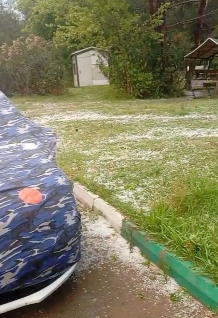 Şiddetli Doluyu Hem Kaydetti Hem Dua Etti