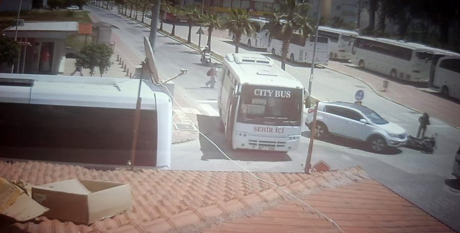 Antalya’da Göz Göre Göre Kaza Kameraya Yansıdı