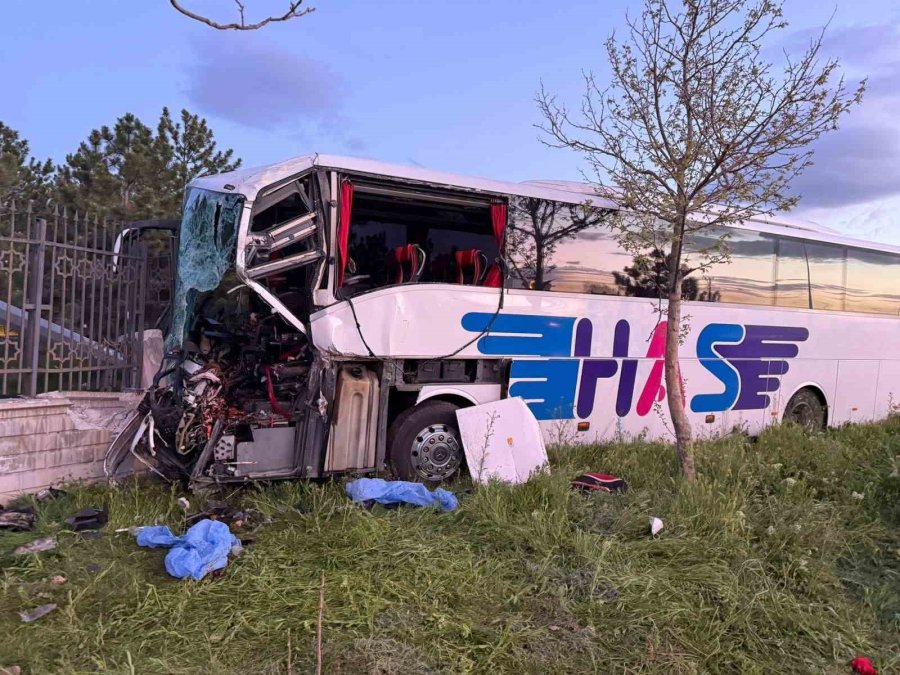 Konya’da Yolcu Otobüsü Kazası: 1 Ölü, 8 Yaralı