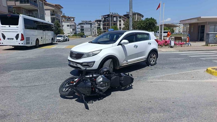 Antalya’da Göz Göre Göre Kaza Kameraya Yansıdı