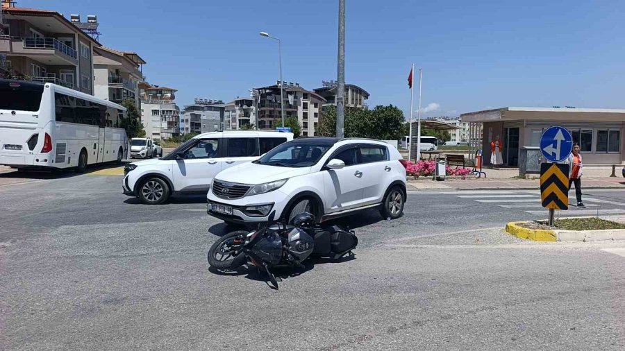 Antalya’da Göz Göre Göre Kaza Kameraya Yansıdı