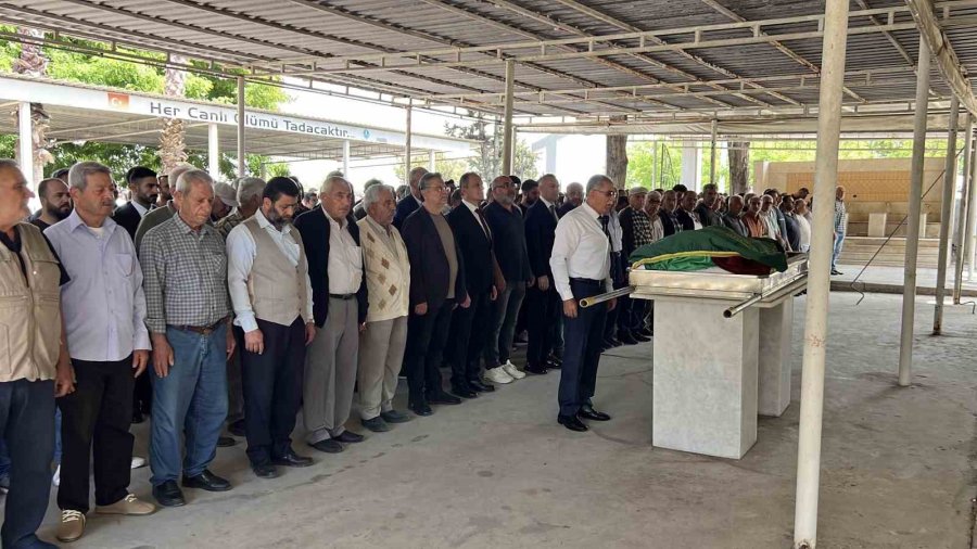 Mersin’deki Yağ Fabrikasındaki Patlamada Ölen İşçi Toprağa Verildi