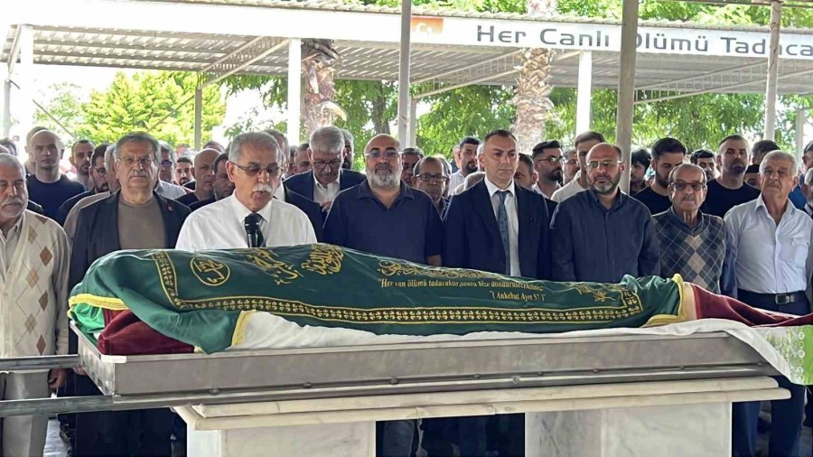 Mersin’deki Yağ Fabrikasındaki Patlamada Ölen İşçi Toprağa Verildi