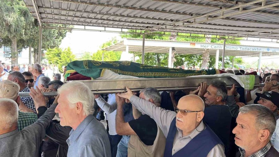 Mersin’deki Yağ Fabrikasındaki Patlamada Ölen İşçi Toprağa Verildi