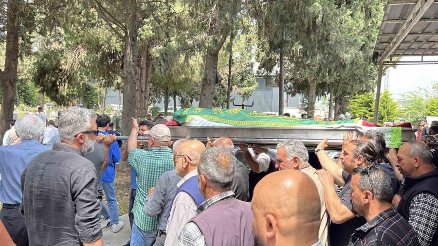 Mersin’deki Yağ Fabrikasındaki Patlamada Ölen İşçi Toprağa Verildi