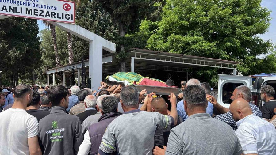 Mersin’deki Yağ Fabrikasındaki Patlamada Ölen İşçi Toprağa Verildi