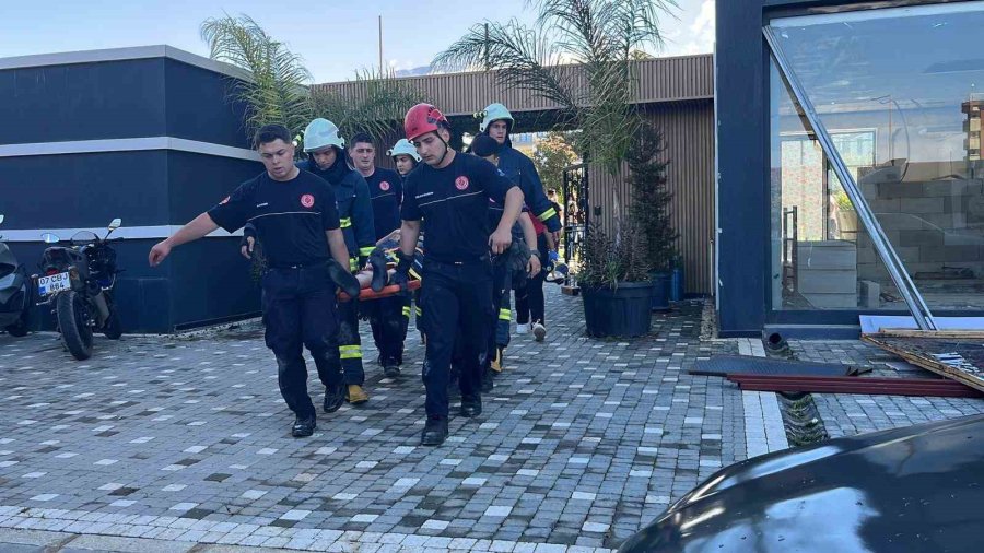Alanya’da Evin Asma Tavanı Çöktü: 2 Yaralı