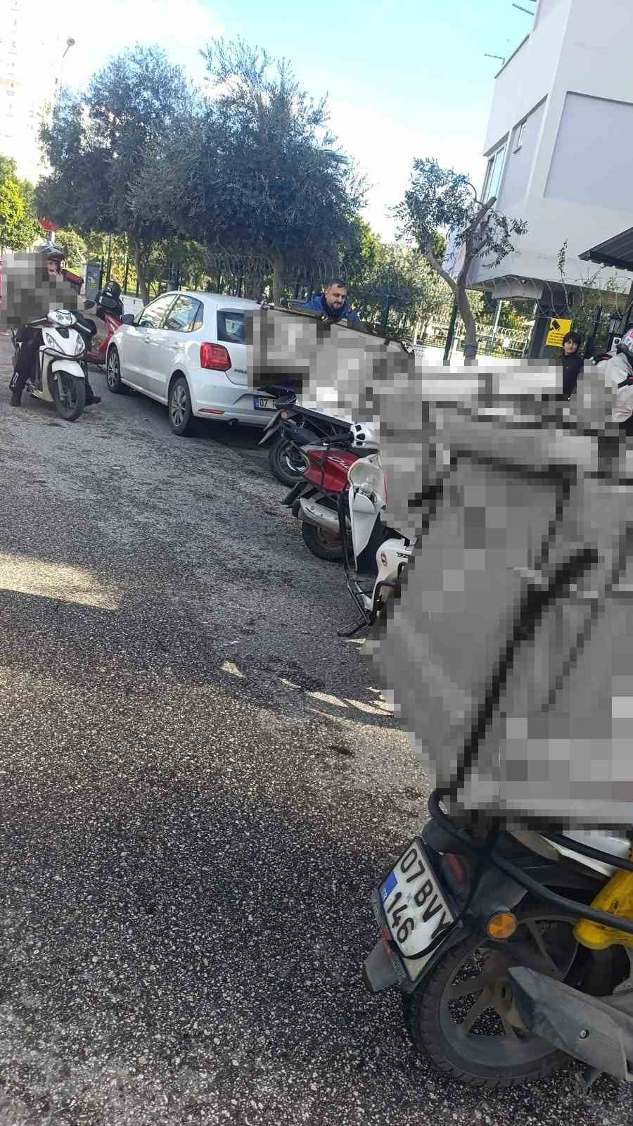 Dijital Şantaj: 500 Bin Tl İsteyip, Kapısına Onlarca Kurye, Nakliyeci, Ambulans Ve Cenaze Aracı Gönderdiler