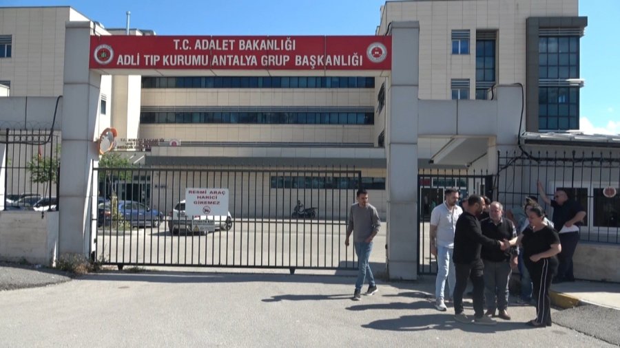 Noter Önünde Dayısı Tarafından Öldürülen Kadının Cenazesi Yakınlarına Teslim Edildi