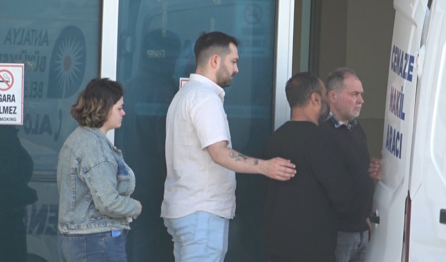 Noter Önünde Dayısı Tarafından Öldürülen Kadının Cenazesi Yakınlarına Teslim Edildi
