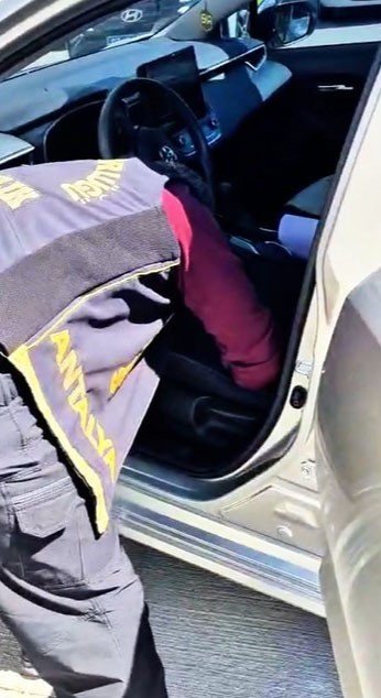 Yere Attığı Uyuşturucu Polisin Yaka Kamerasına Takıldı
