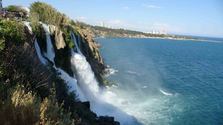 Antalya’da 40 Metrelik Falezlerden Düşen Şahıs Hayatını Kaybetti