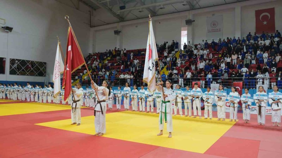 Karaman’da Minikler Türkiye Judo Şampiyonası Heyecanı Başladı