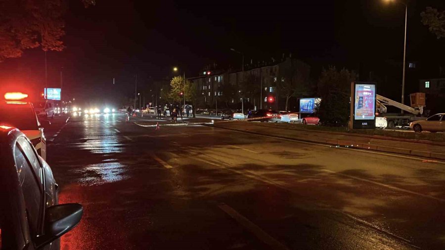 Otomobilin Çarptığı Kadın Hayatını Kaybetti